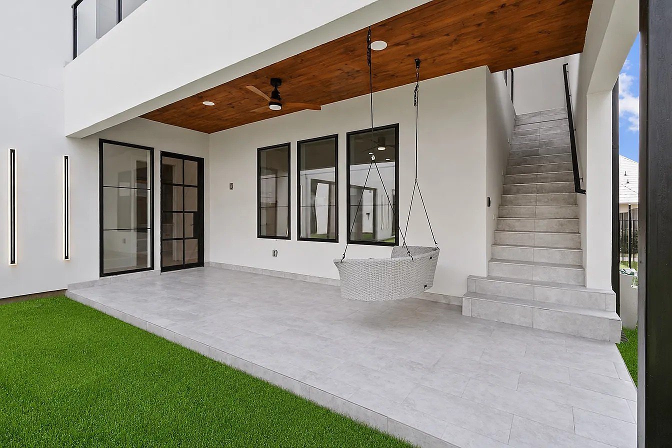 Ground-floor patio with porch swing
